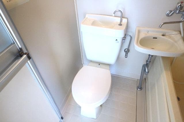 Room image 8