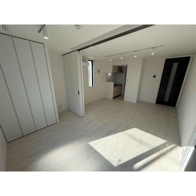 Room image 15