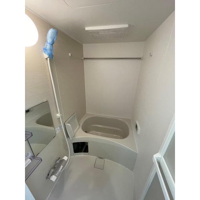 Room image 10