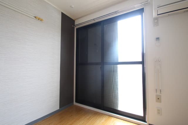 Room image 15
