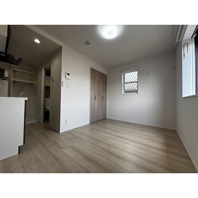 Room image 8