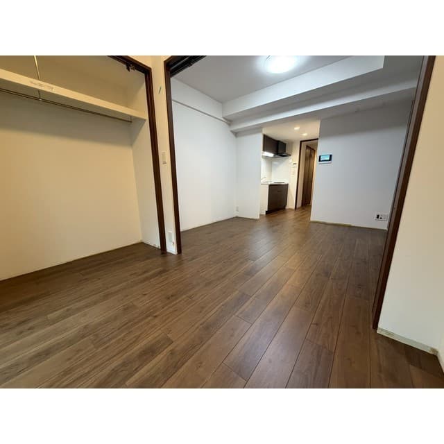 Room image 16