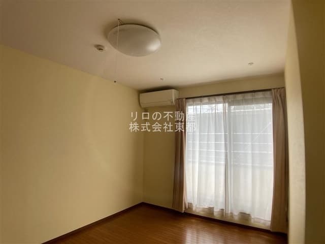 Room image 14