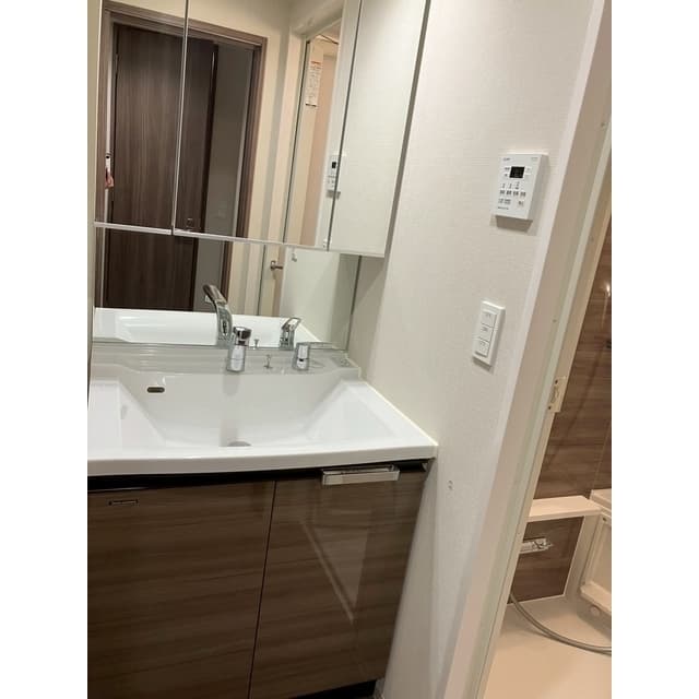 Room image 13