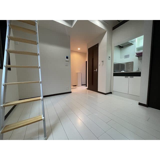 Room image 12
