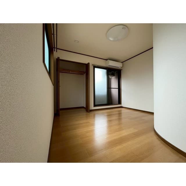 Room image 13