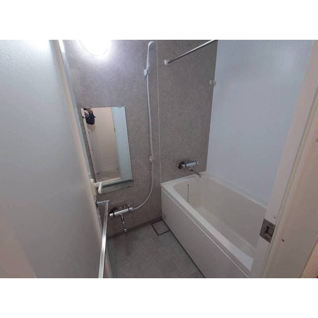 Room image 9