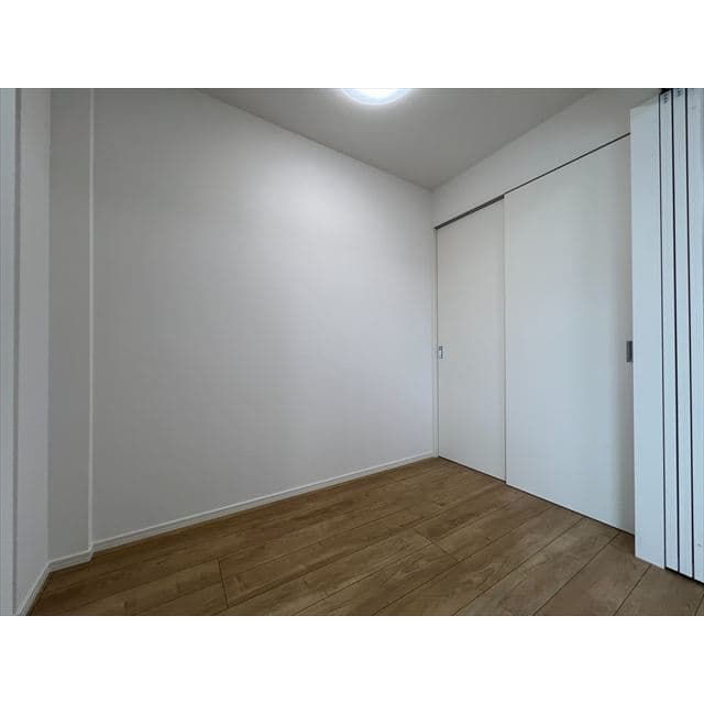 Room image 16