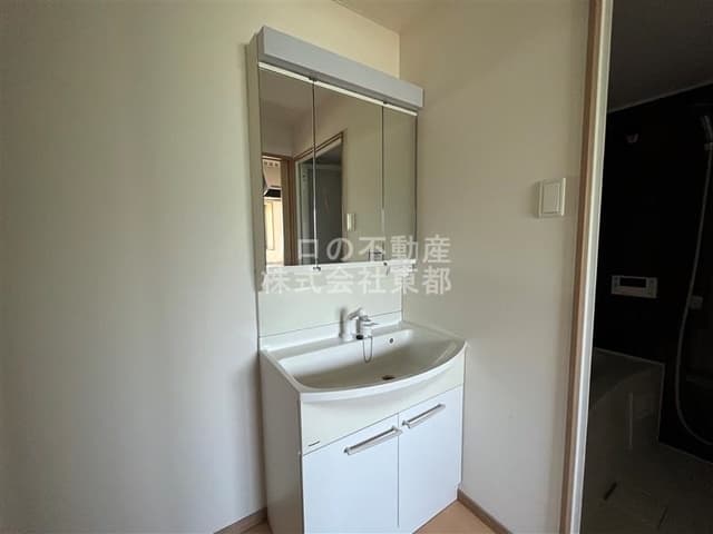 Room image 13