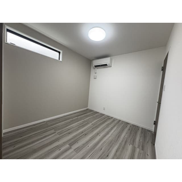 Room image 14