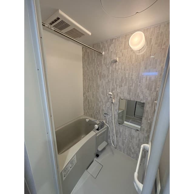 Room image 10