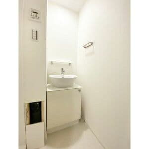 Room image 16