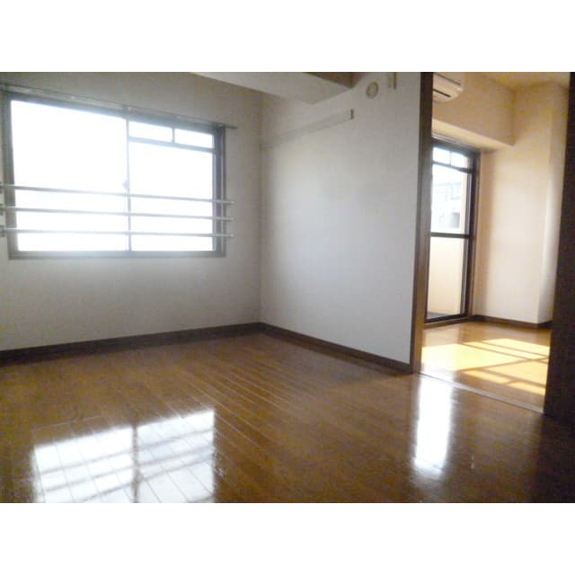 Room image 11