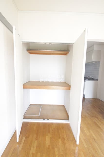 Room image 10