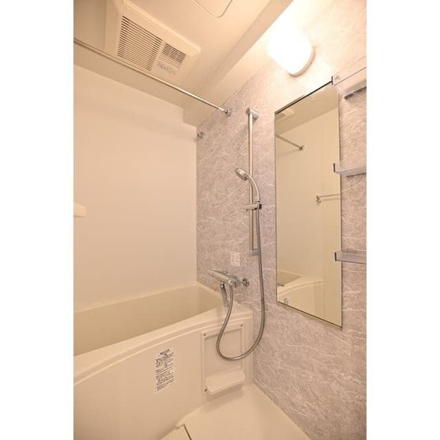 Room image 12