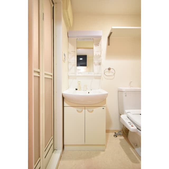 Room image 13