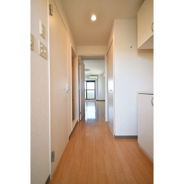 Room image 10