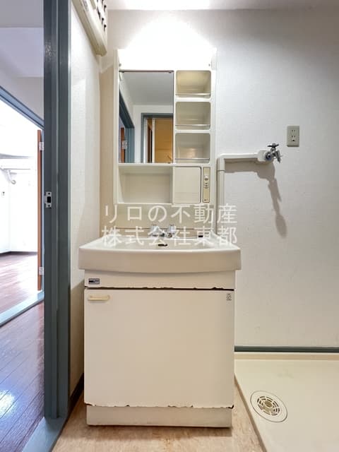 Room image 10