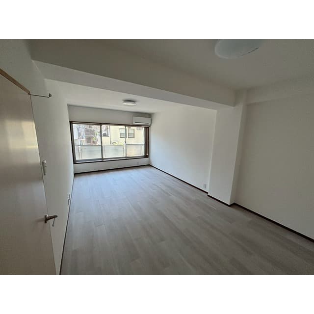 Room image 15