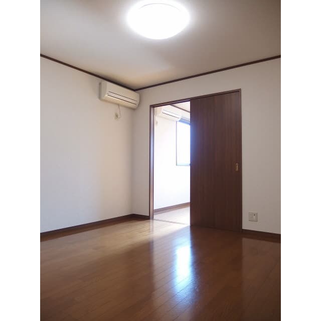 Room image 9