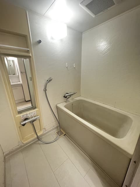Room image 8