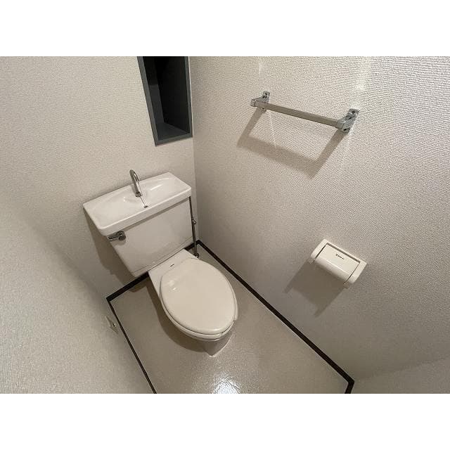 Room image 13