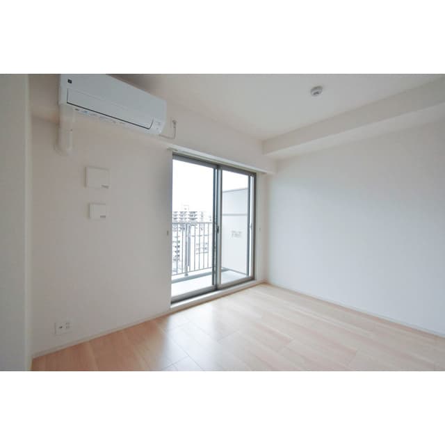 Room image 8