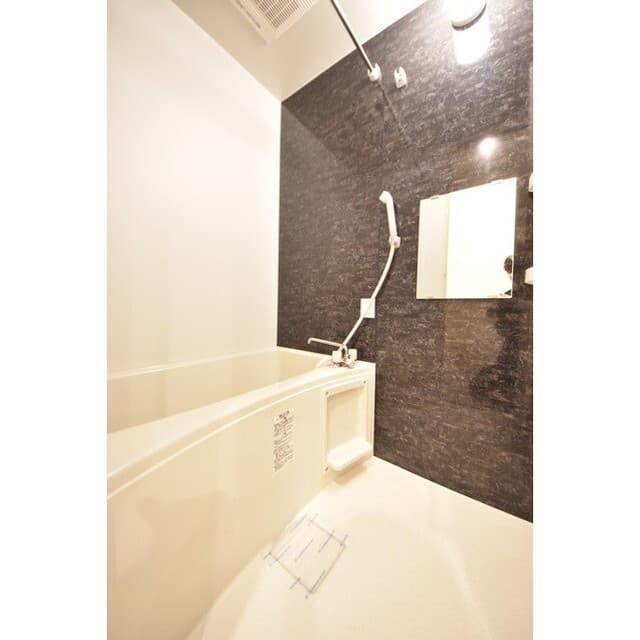 Room image 13