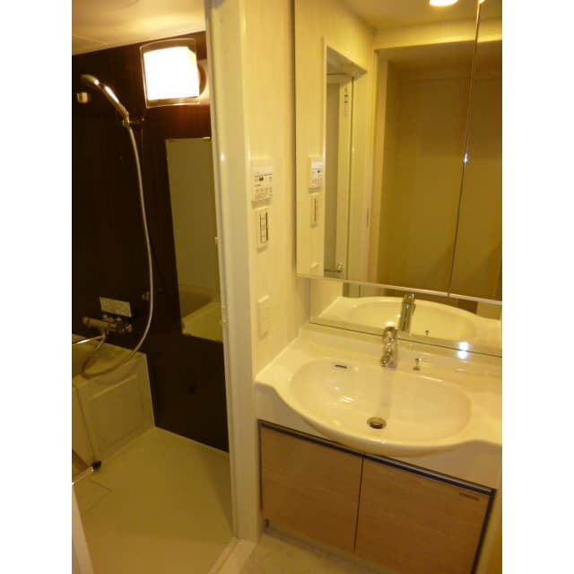 Room image 15