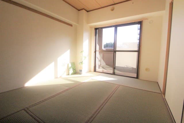 Room image 16