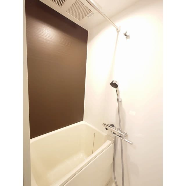Room image 15
