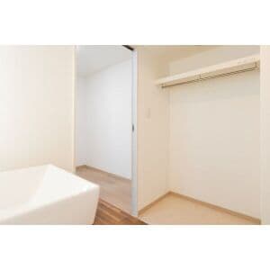 Room image 12