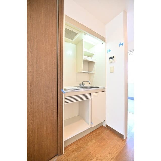 Room image 10
