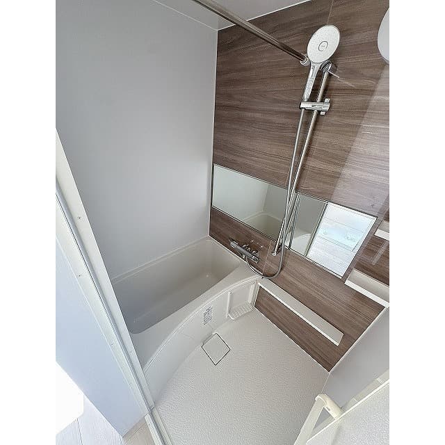 Room image 8