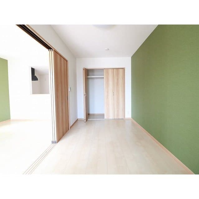 Room image 15