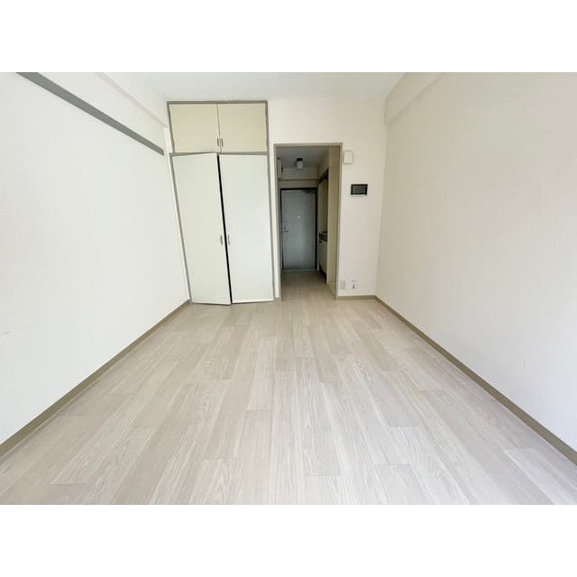 Room image 8