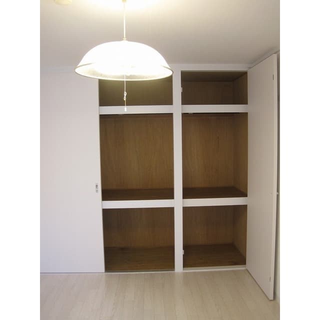 Room image 11