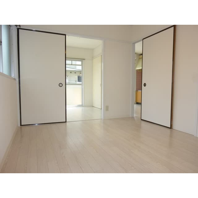 Room image 14