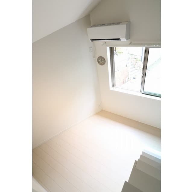Room image 13