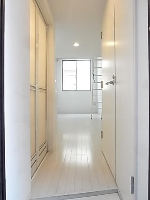 Room image 8