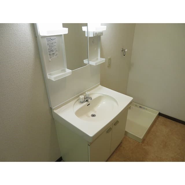 Room image 15