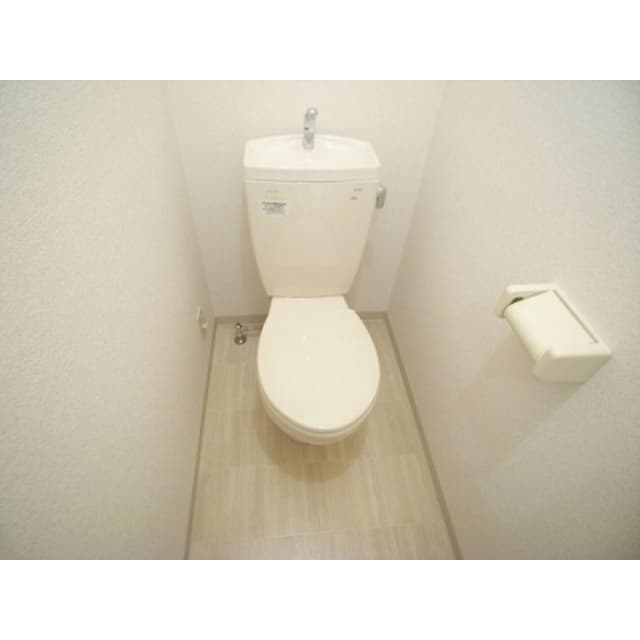 Room image 12