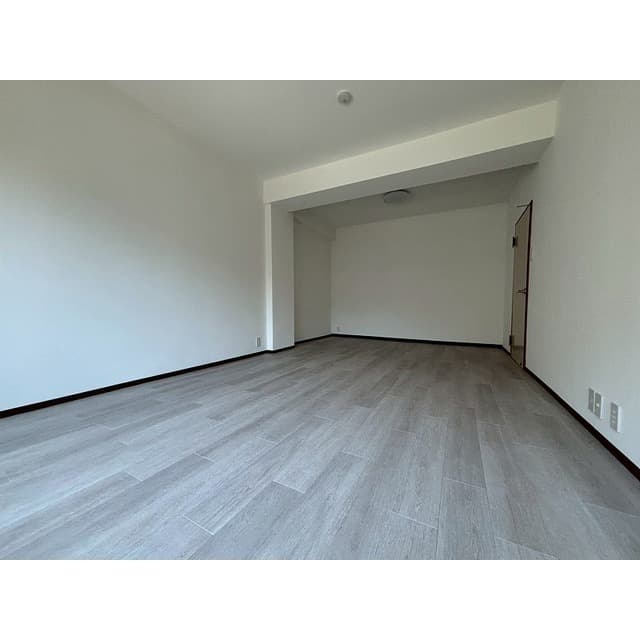 Room image 16
