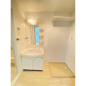 Room image 15