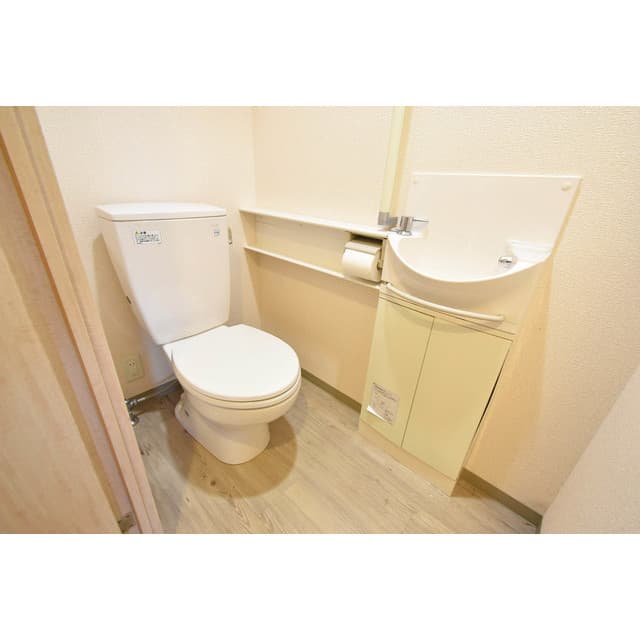 Room image 9
