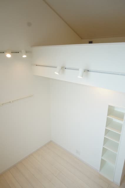 Room image 10