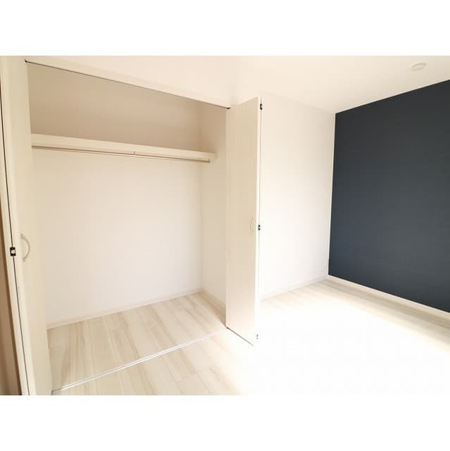 Room image 15