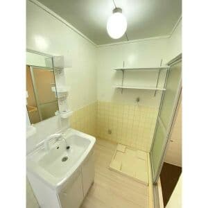 Room image 13