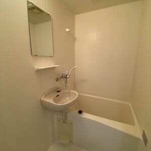 Room image 11
