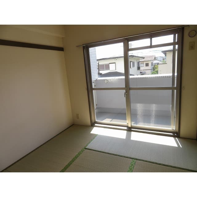 Room image 10